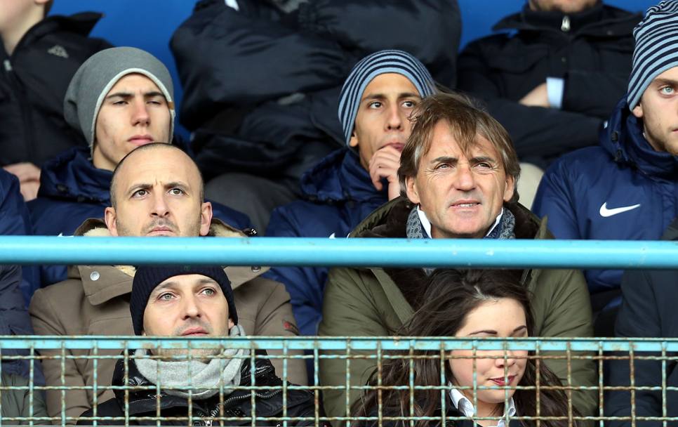 Roberto Mancini in tribuna con il d.s. Ausilio: sono arrivati a partita iniziata, perdendosi il gol di Bonazzoli al primo minuto. Pegaso News